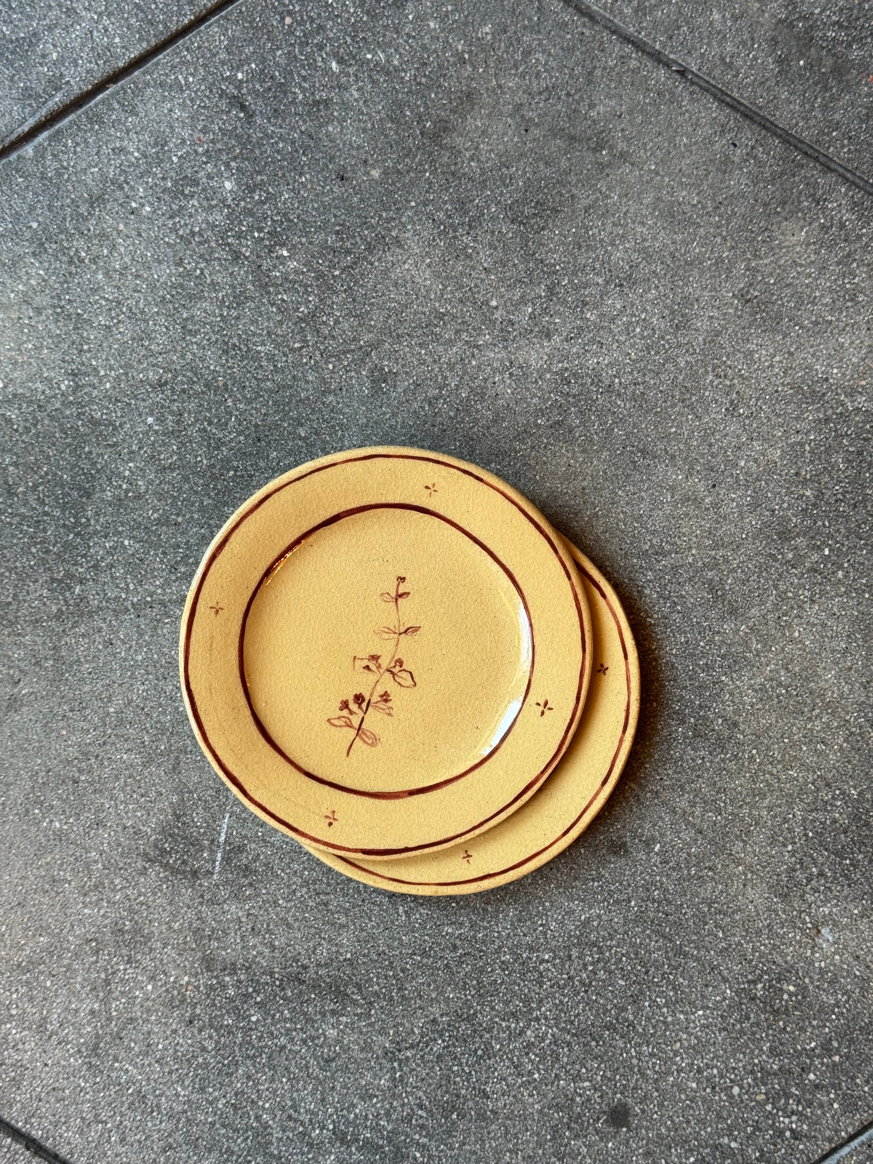 A Simple Flower-  Small Plate
