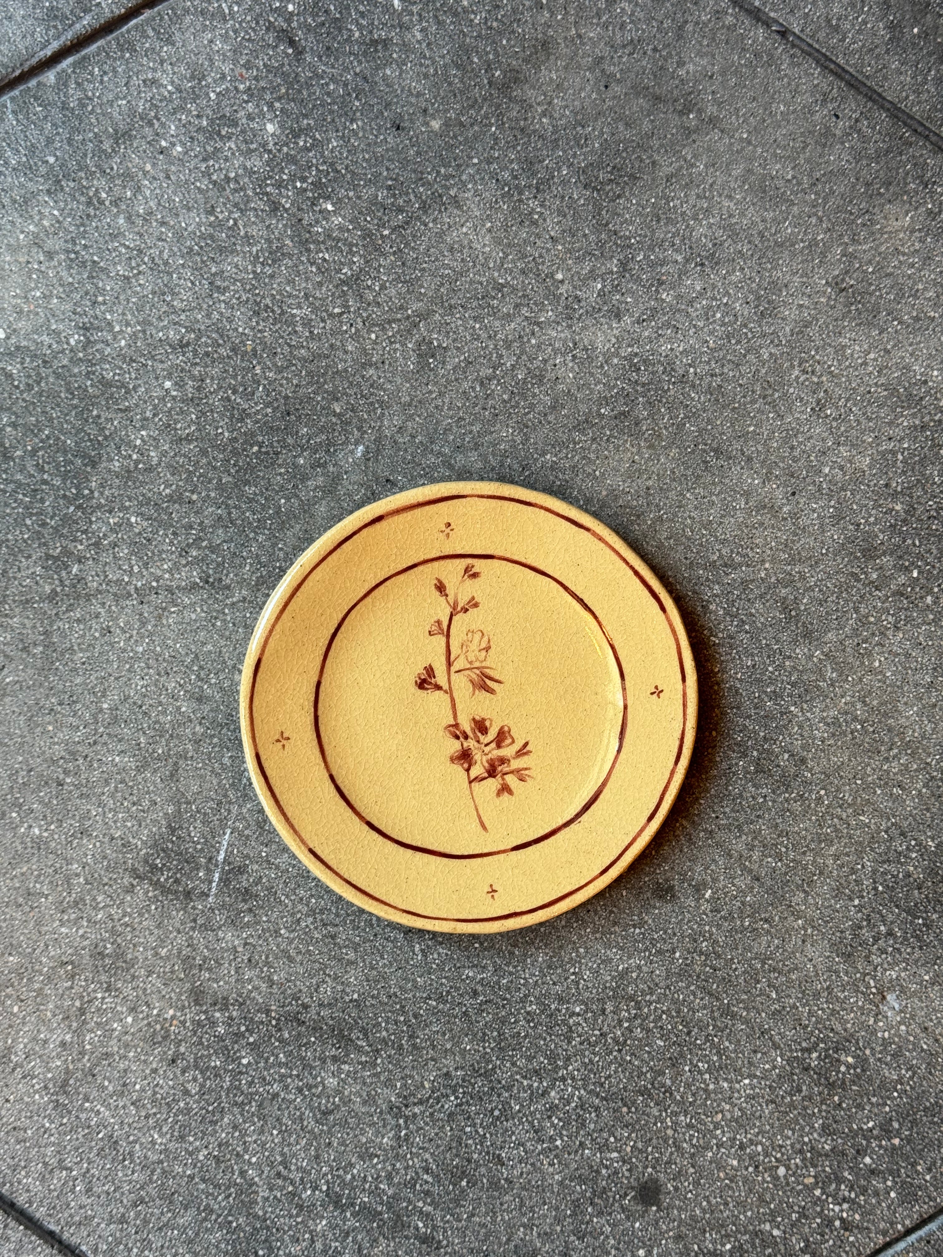 A Simple Flower-  Small Plate