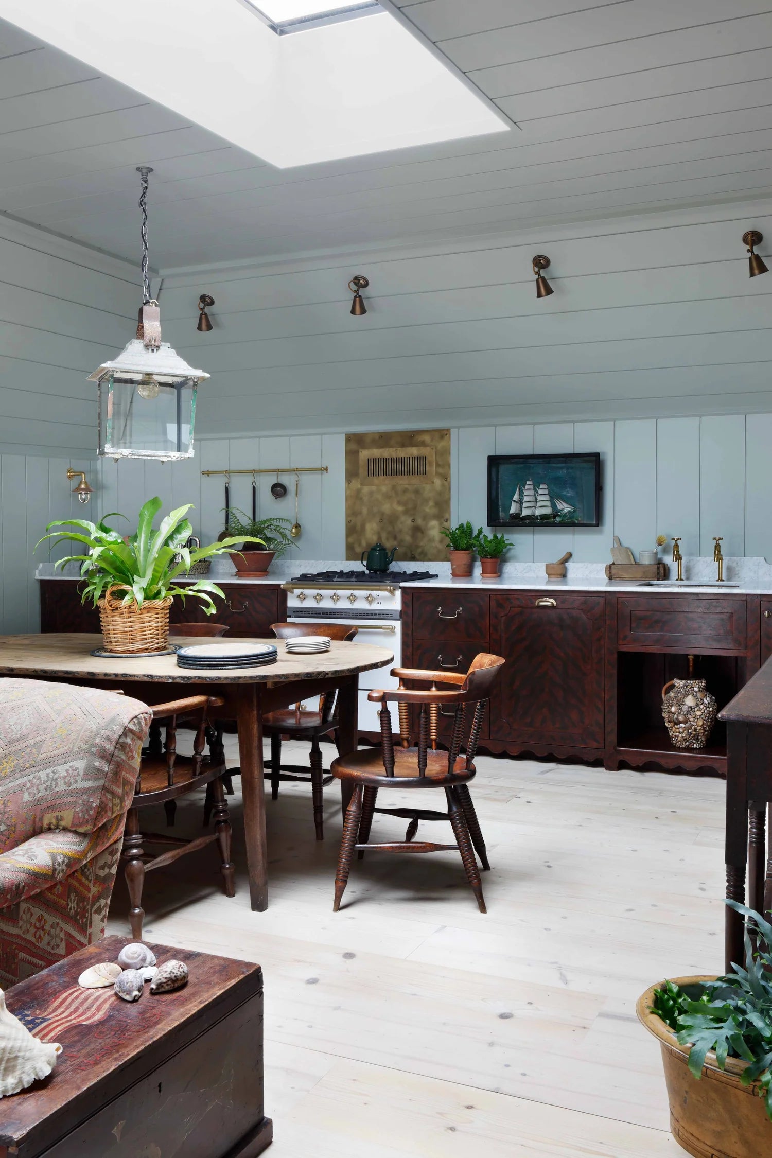 Hám Interiors