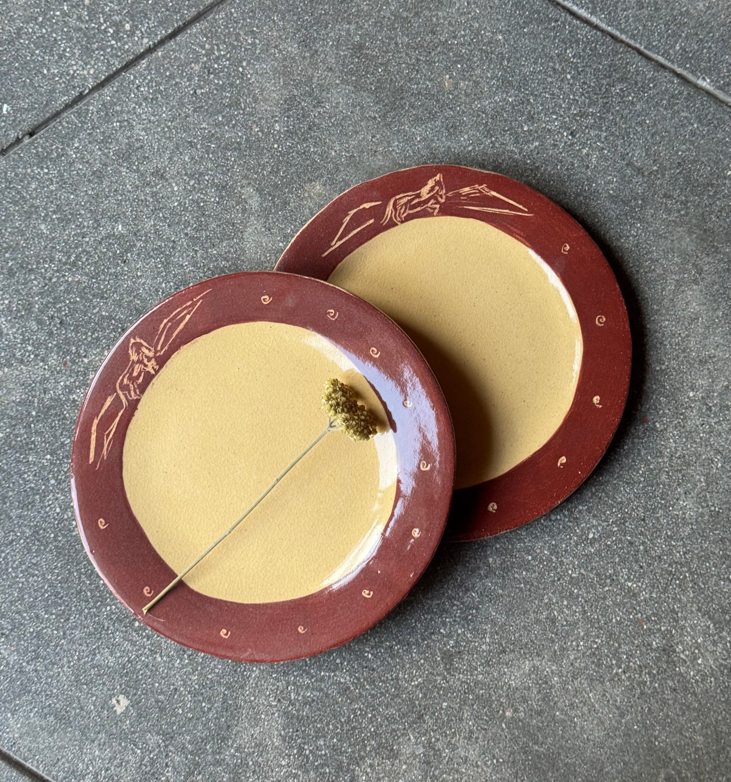 Garnet Runner - Medium Dinner Plate